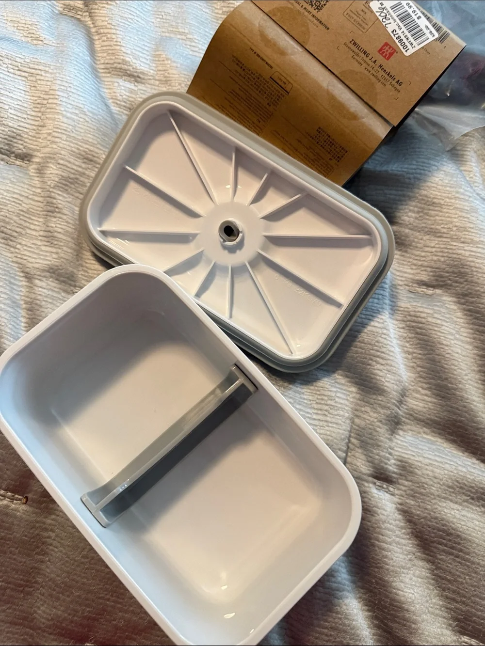 ZWILLING J.A. Henckels White Dino Kids Vacuum Lunch Box with Kraft Sleeve